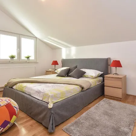 Apartment In Kastel Gomilica With Wifi Kastela