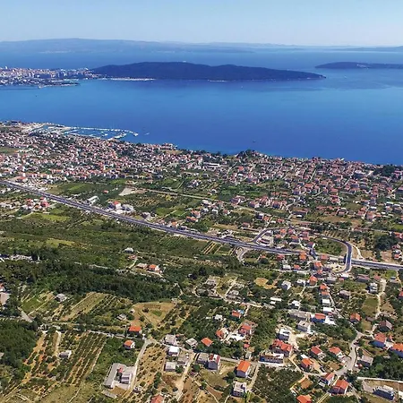 Apartment In Kastel Gomilica With Wifi