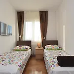 Three-bedroom In Kastel Gomilica *