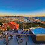 Three-bedroom In Kastel Gomilica Lägenhet *