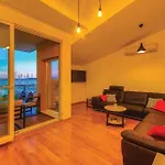 Three-bedroom In Kastel Gomilica Lägenhet Kaštela