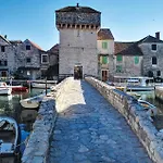 Lägenhet Three-bedroom In Kastel Gomilica *