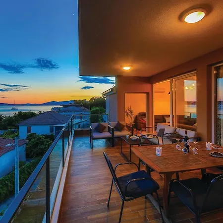 Three-bedroom In Kastel Gomilica * Kaštela