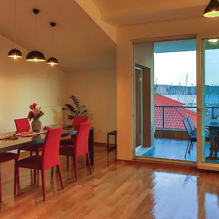 Three-bedroom In Kastel Gomilica