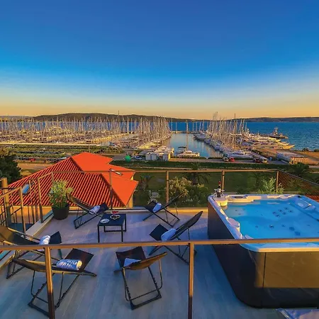 Three-bedroom In Kastel Gomilica Lejlighed *