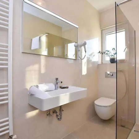 Three-bedroom In Kastel Gomilica Lejlighed Kaštela