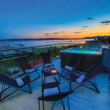 Three-bedroom In Kastel Gomilica