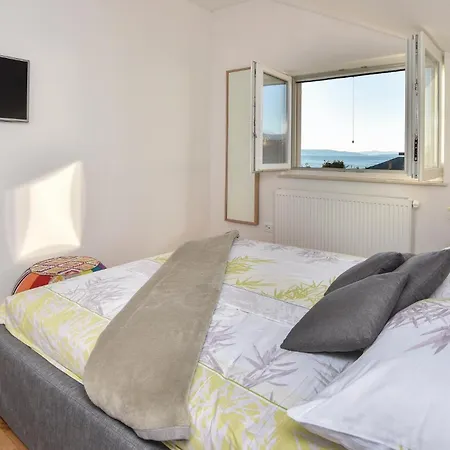 Three-bedroom In Kastel Gomilica Lägenhet *